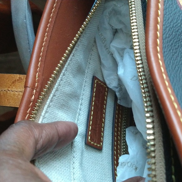 Dooney and Bourke - Picture 4 of 5